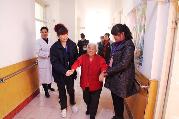 1579340313397183.jpg 老人的笑容,我们的快乐——公司青年志愿者走进敬老院活动侧记.jpg