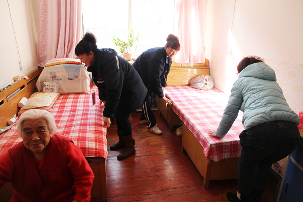 1579340332839808.jpg 老人的笑容,我们的快乐——公司青年志愿者走进敬老院活动侧记1.jpg